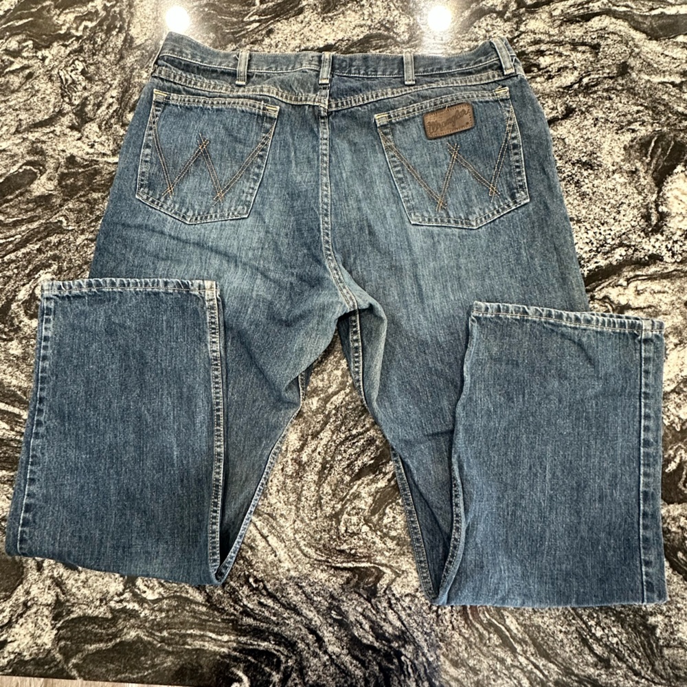 Wrangler Relaxed Fit Blue Jeans